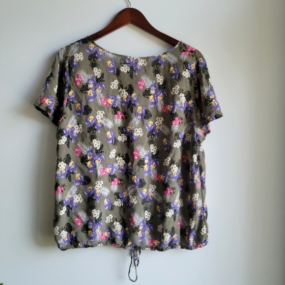 Michel Studio Floral Lightweight T-Shirt - Fits Size US L - Picture 4 of 6